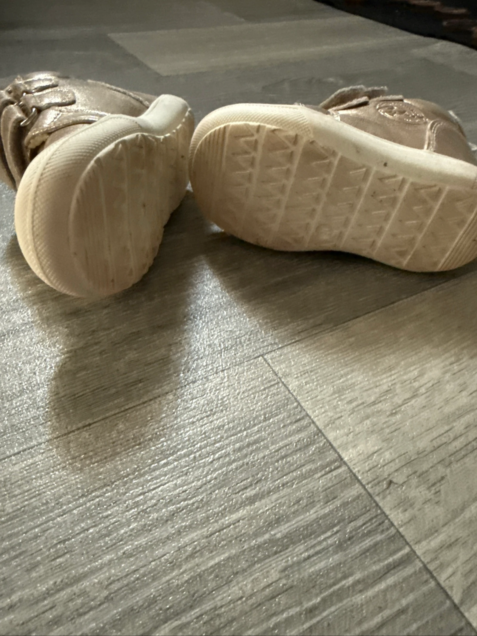 Zapatos para bebé con efecto brillante (talla 20) – photo 4